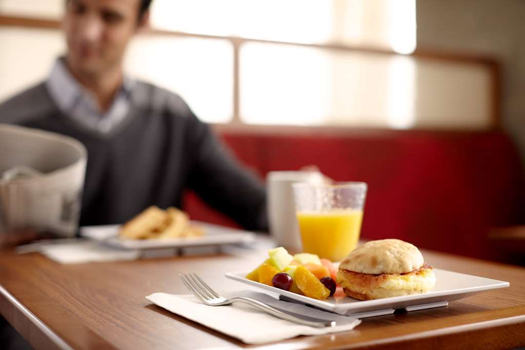 Hyatt Place West London Hayes Hayes  Restaurant photo