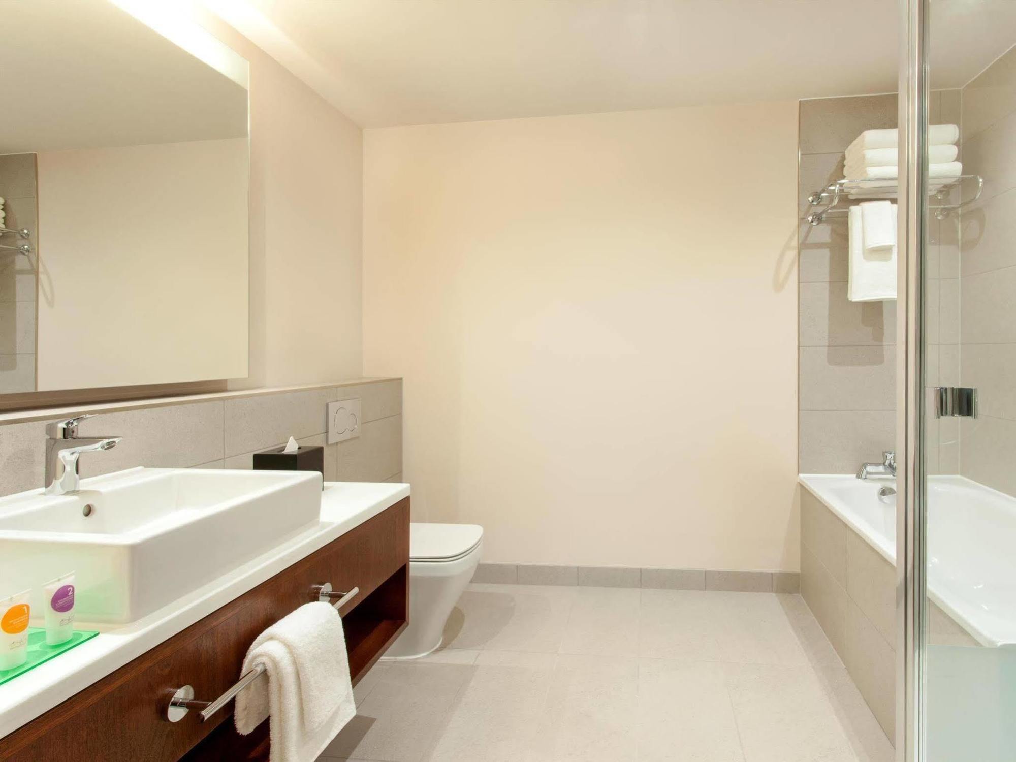 Hyatt Place West London Hayes Hayes  Exterior photo